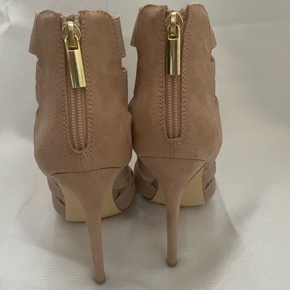 Light mauve colored heels - Picture 4 of 7